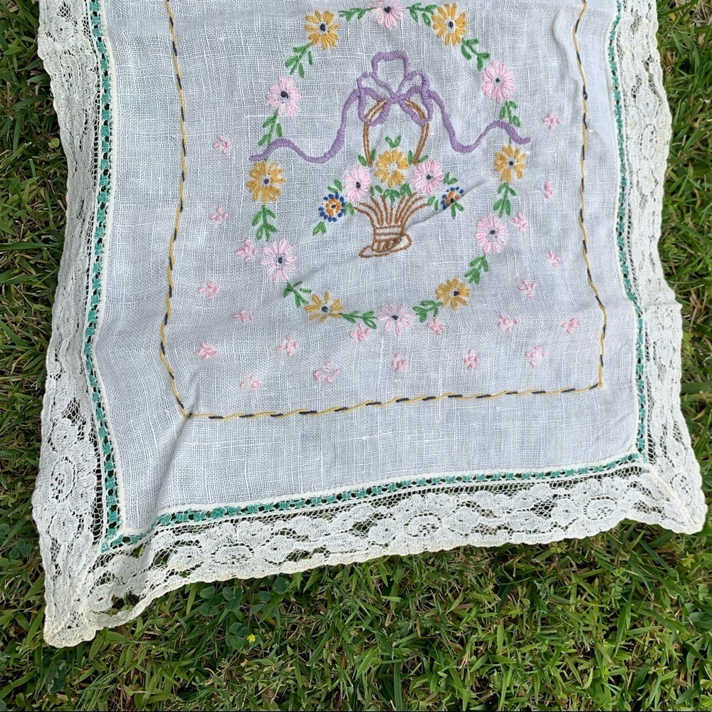 Table runner - Picture 4 of 4